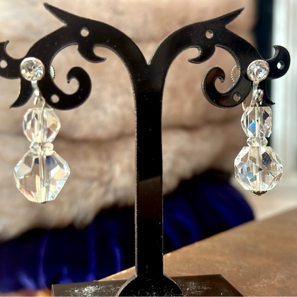Vintage Jewelry - Hand Cut Crystal Drop Earrings Screw Back Japan